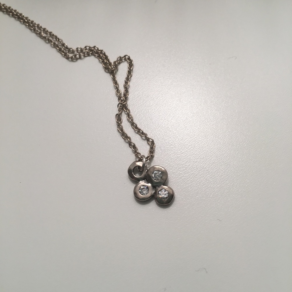 Adorable circle necklace!